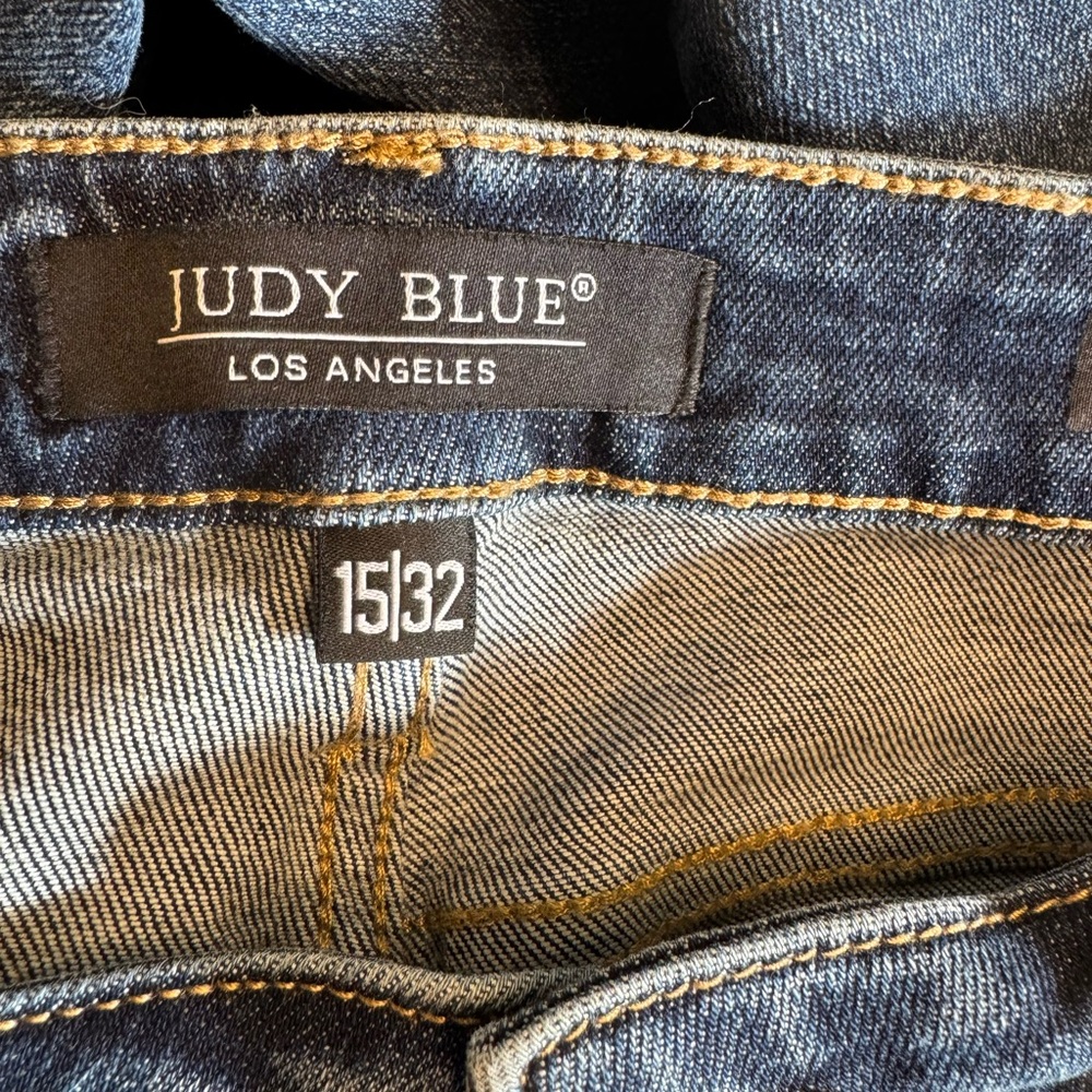 Judy Blue Ankle Cropped Distressed Blue Jeans New With Tags Size 15/32 Med Blue - Picture 4 of 15